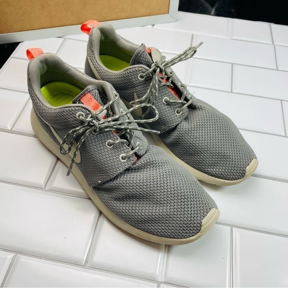 NIKE‎ WOMENS ROSHE RUN SNEAKER 511882-005 GRAY PINK SIZE 9
